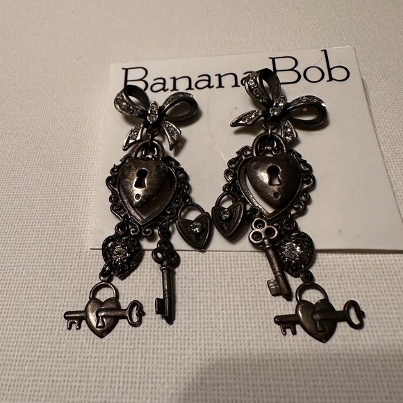 Banana Bob Vintage Earrings - Picture 5 of 5